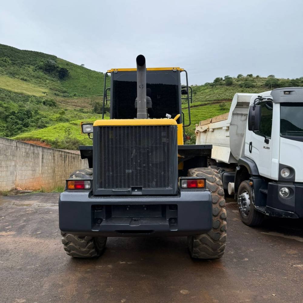 Pá Carregadeira à Venda – Pronta para Trabalhar! - Imagem 4