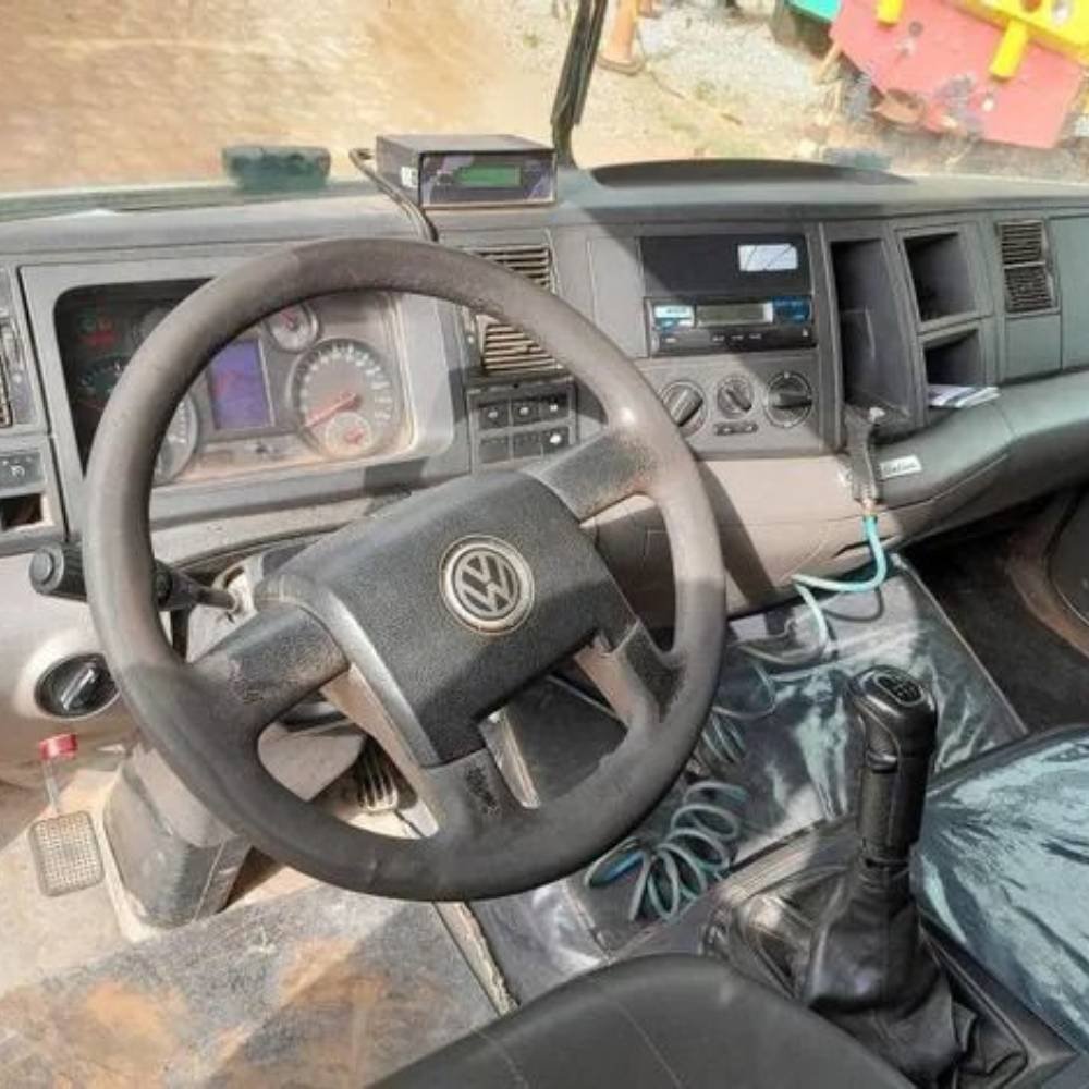 Lote com 10 Caminhões VW Constellation 31.330 6x4 – Caçamba Rocha - Imagem 7