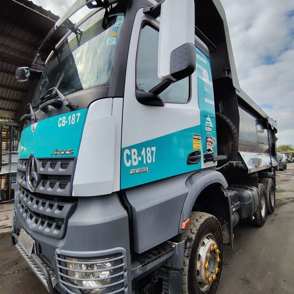 CAMINHÃO MERCEDES-BENZ AROCS 3351 6x4 – BASCULANTE ROSSETTI 16m³ - Imagem 5