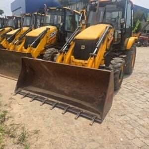 RETROESCAVADEIRAS JCB